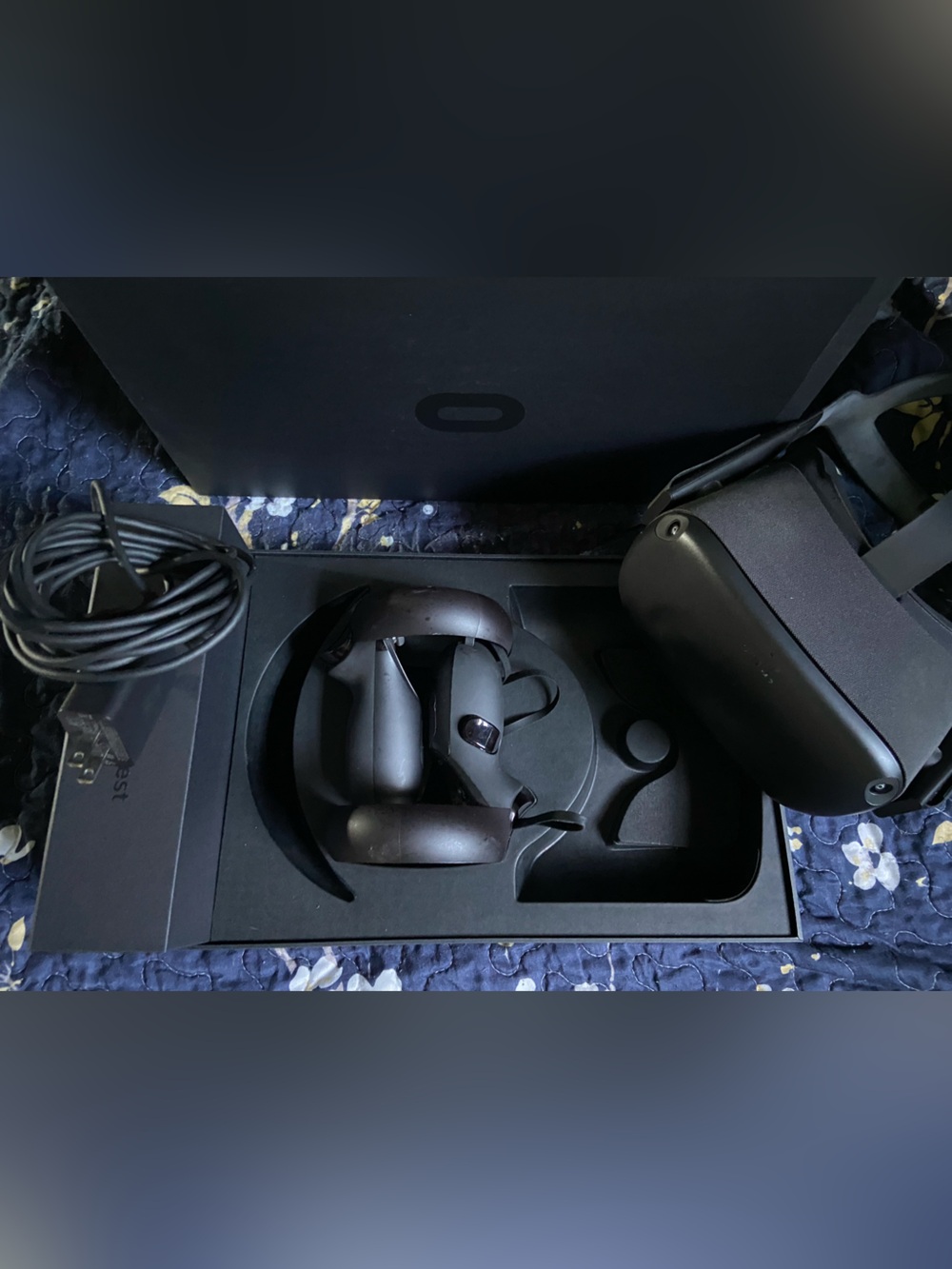 Oculus Standalone VR Headset with Controllers - Black